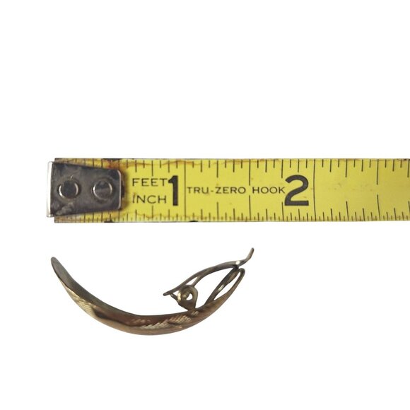 Vintage Gold Tone Clip On Earrings Engraved Textured Leaf Crescent Retro Jewelry - Picture 5 of 5